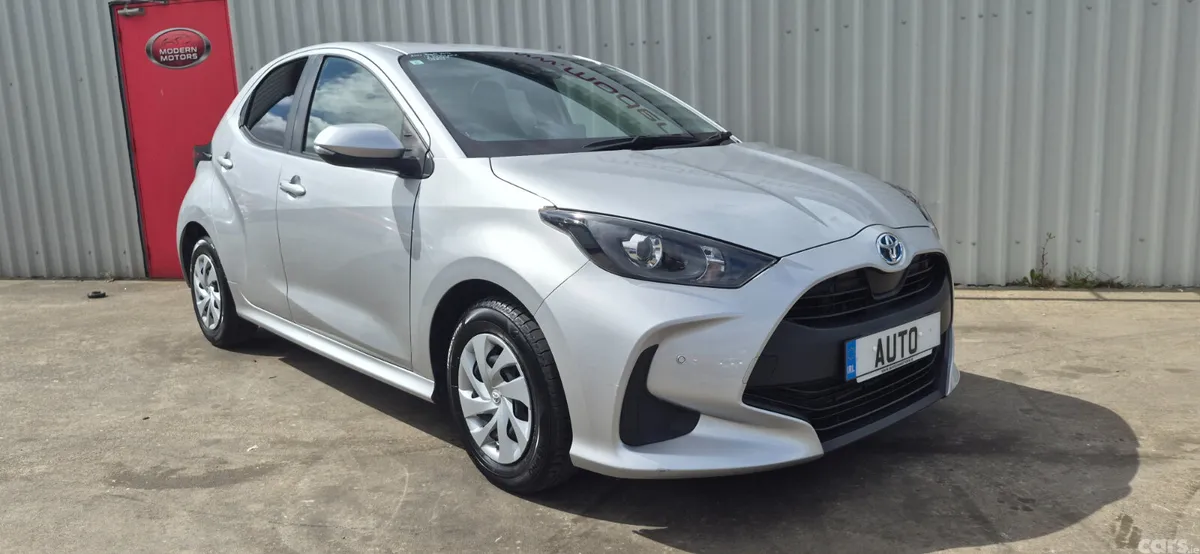 Toyota Yaris Hatchback, Petrol Hybrid, 2021, Silver