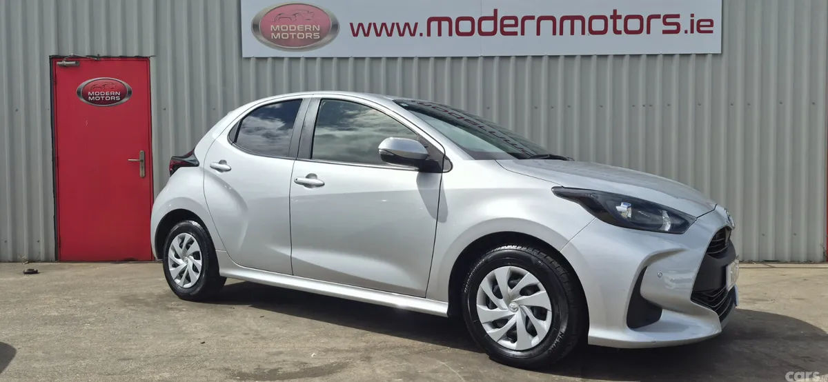 Toyota Yaris Hatchback, Petrol Hybrid, 2021, Silver