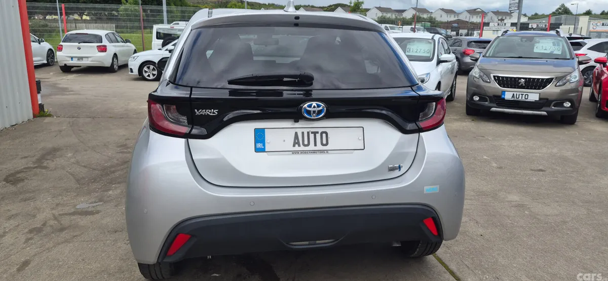 Toyota Yaris Hatchback, Petrol Hybrid, 2021, Silver