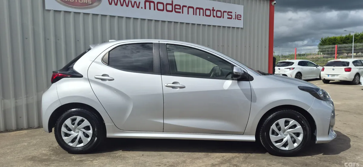 Toyota Yaris Hatchback, Petrol Hybrid, 2021, Silver