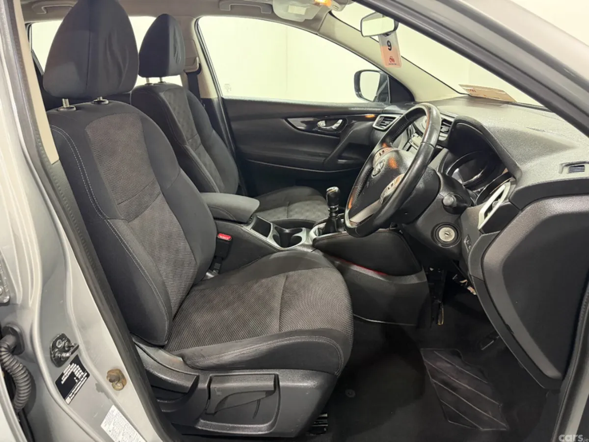 Nissan Qashqai SUV, Diesel, 2017, Grey