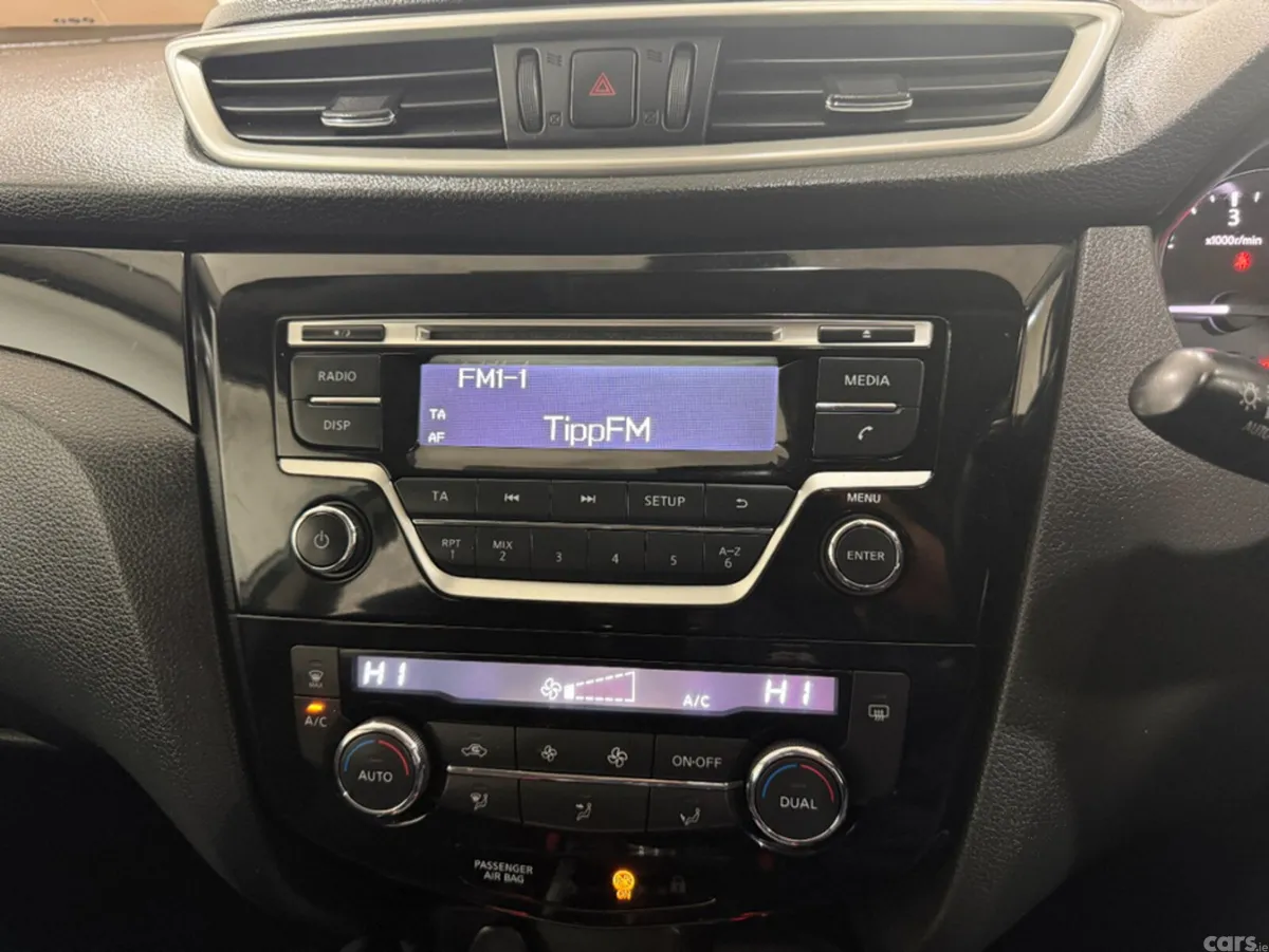 Nissan Qashqai SUV, Diesel, 2017, Grey