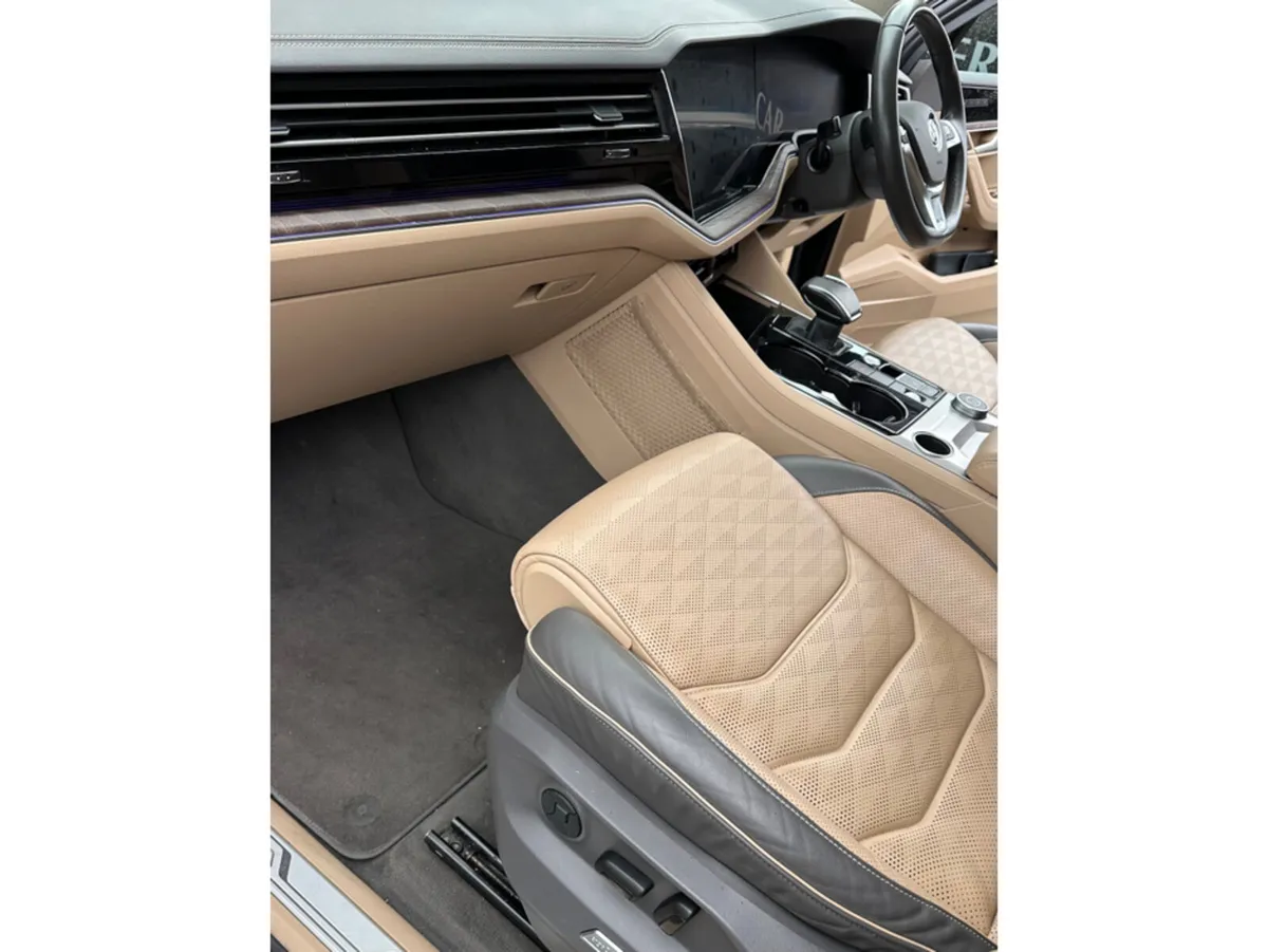 Volkswagen Touareg Estate, Diesel, 2019, Blue