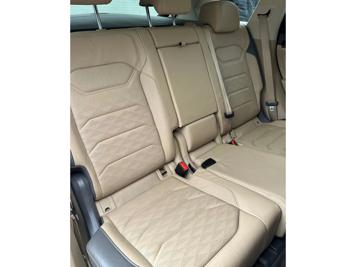Volkswagen Touareg Estate, Diesel, 2019, Blue