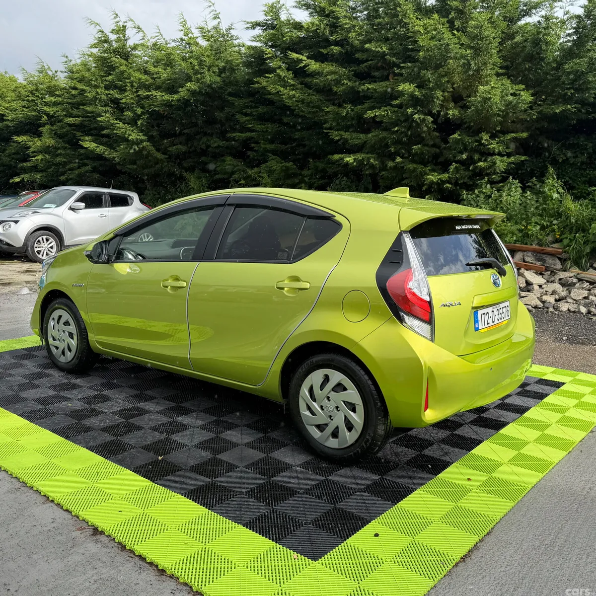 Toyota Aqua Hatchback, Petrol Hybrid, 2017, Green