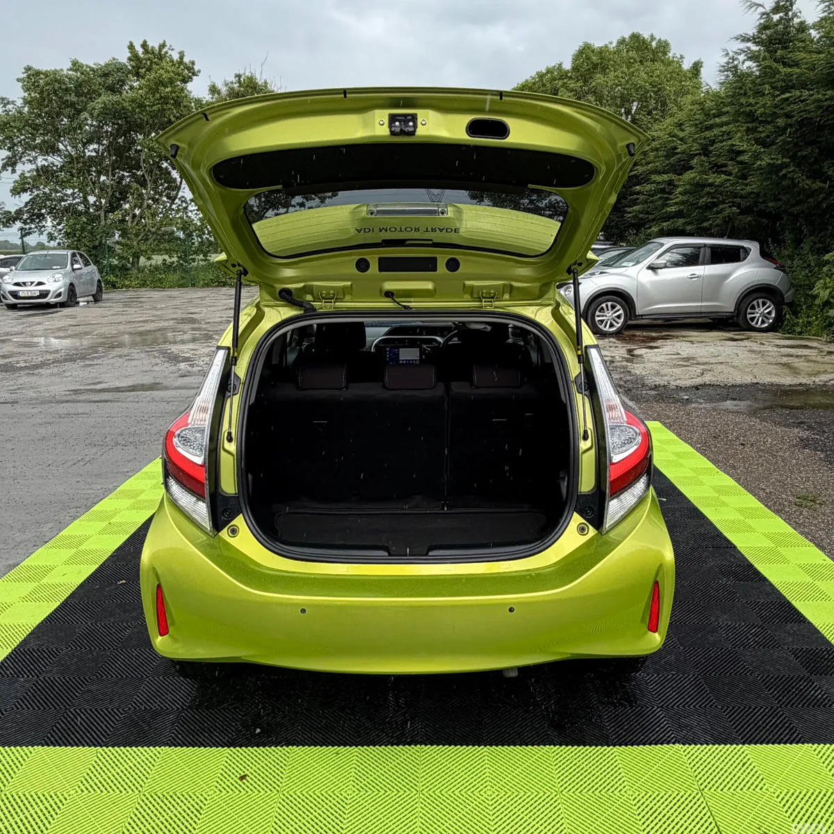 Toyota Aqua Hatchback, Petrol Hybrid, 2017, Green