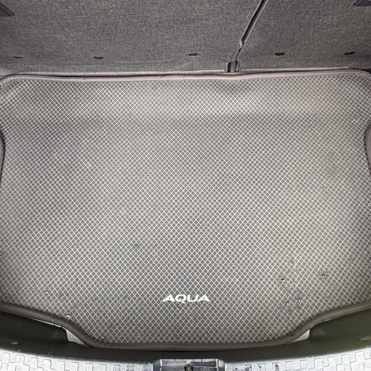 Toyota Aqua Hatchback, Petrol Hybrid, 2017, Green