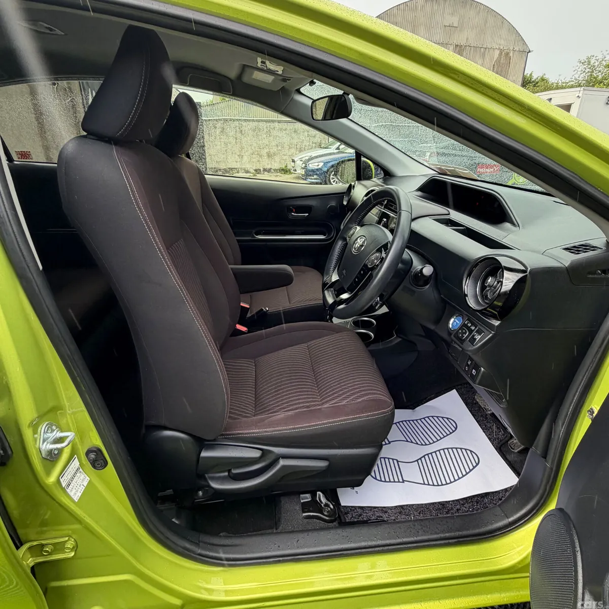 Toyota Aqua Hatchback, Petrol Hybrid, 2017, Green