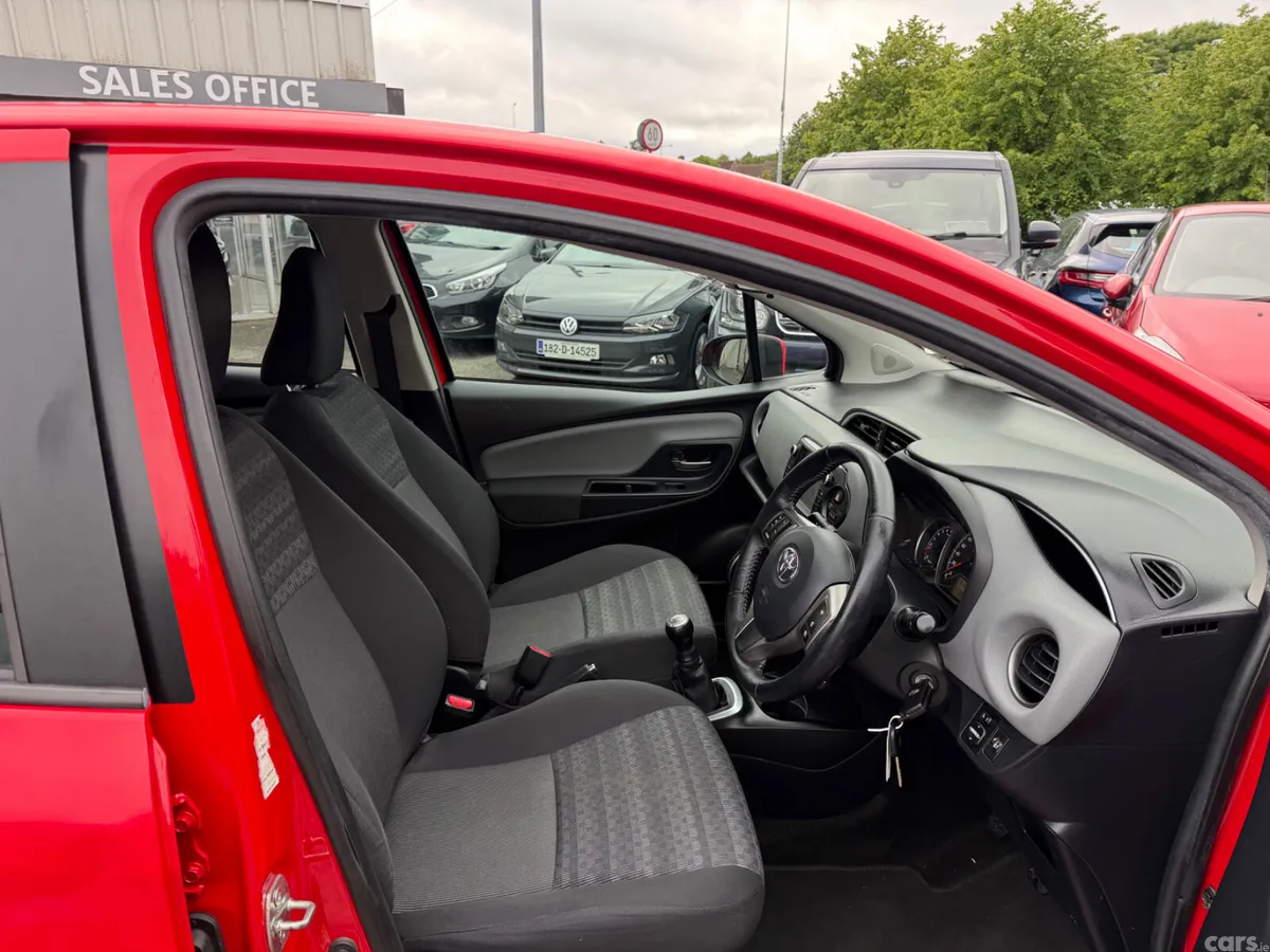 Toyota Yaris Hatchback, Petrol, 2016, Red