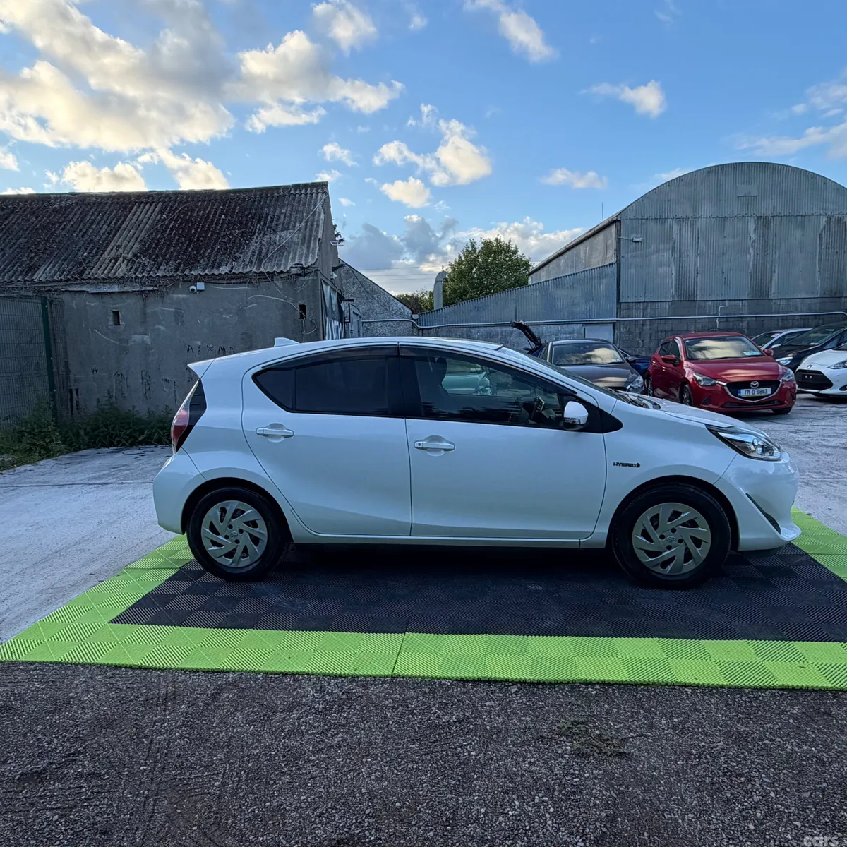 Toyota Aqua Hatchback, Petrol Hybrid, 2018, White