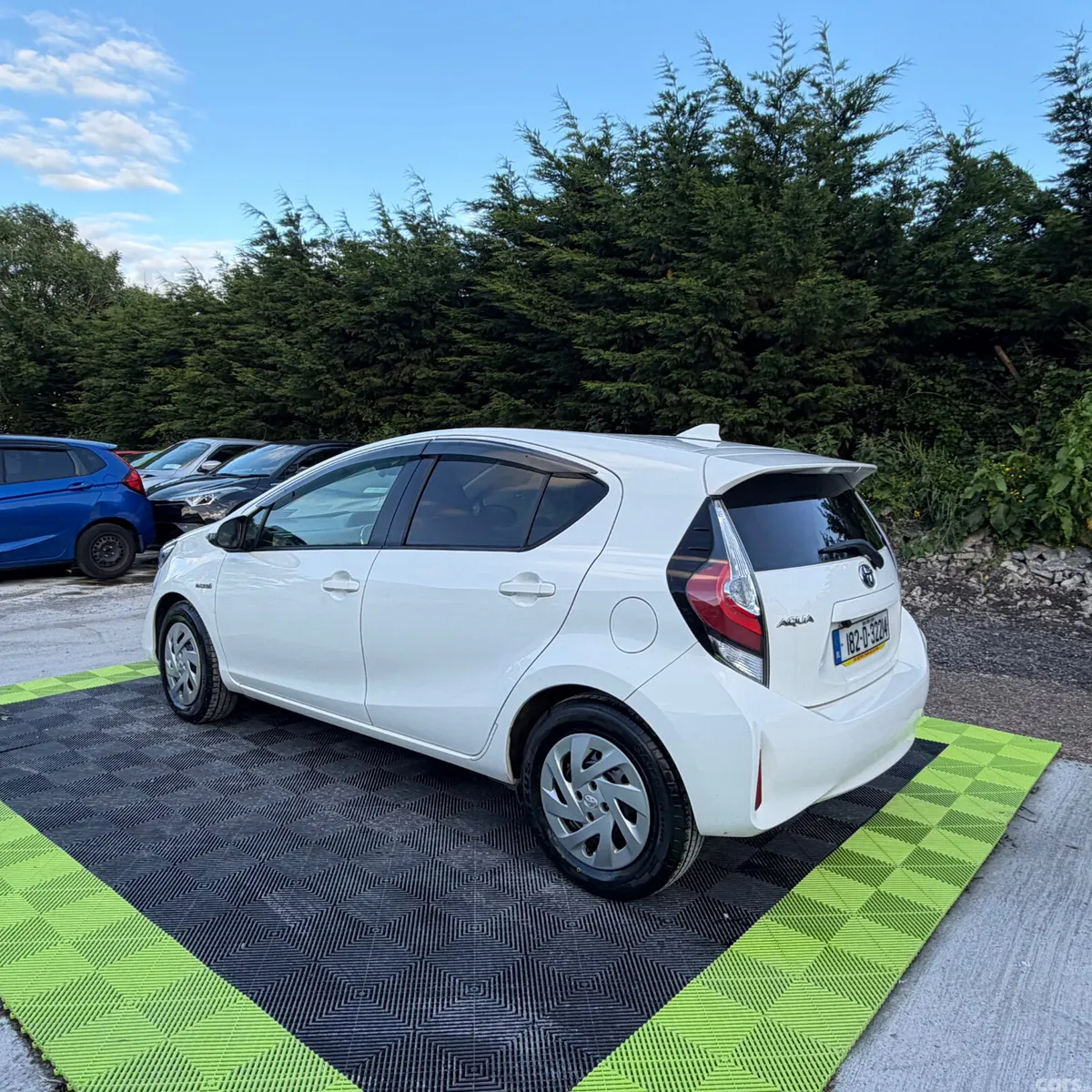 Toyota Aqua Hatchback, Petrol Hybrid, 2018, White