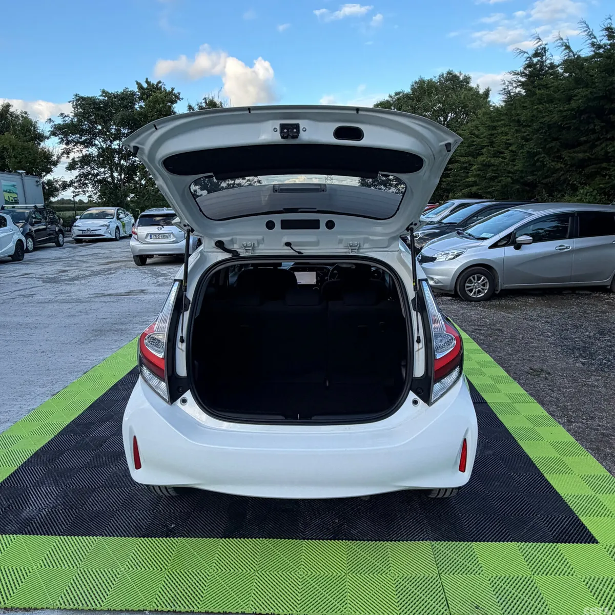 Toyota Aqua Hatchback, Petrol Hybrid, 2018, White