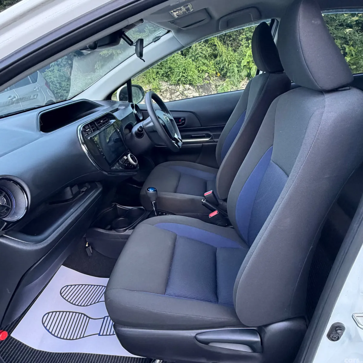 Toyota Aqua Hatchback, Petrol Hybrid, 2018, White