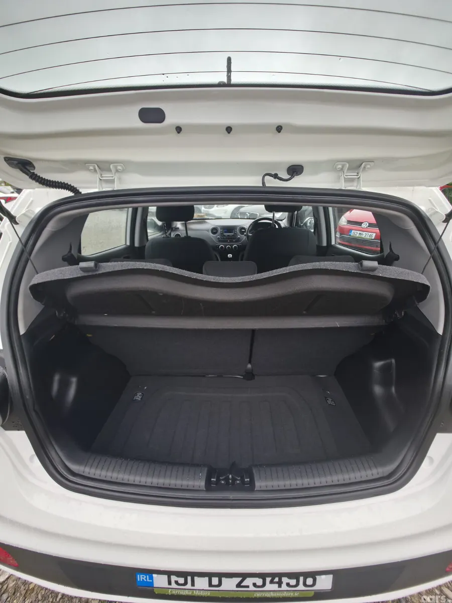 Hyundai i10 Hatchback, Petrol, 2019, White