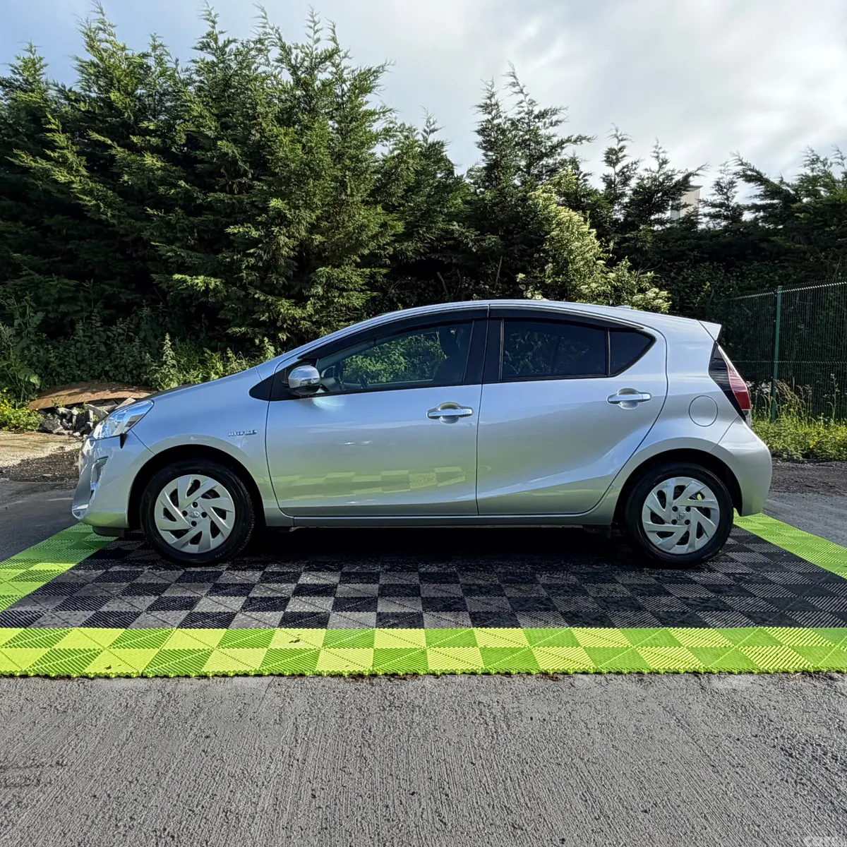Toyota Aqua Hatchback, Petrol Hybrid, 2017, Silver