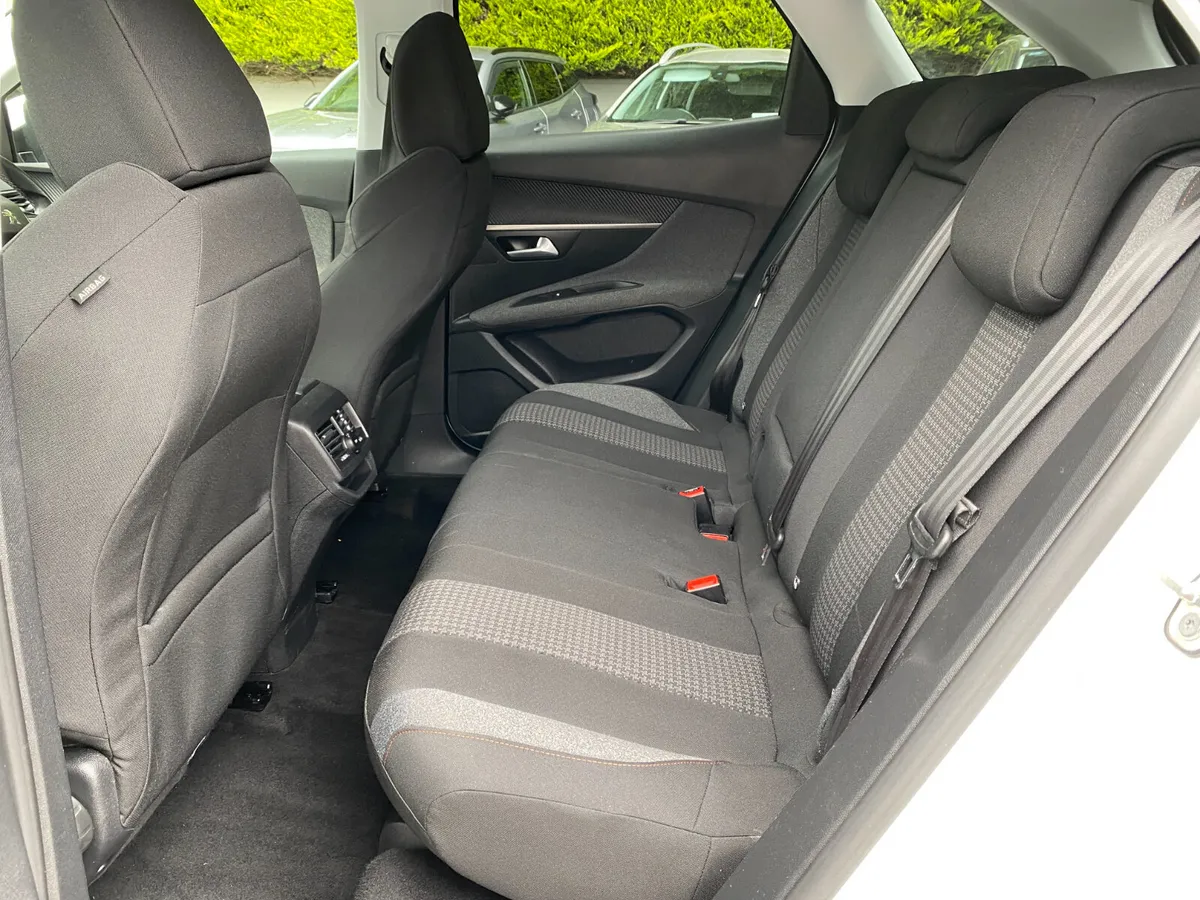 Peugeot 3008 MPV, Diesel, 2019, White