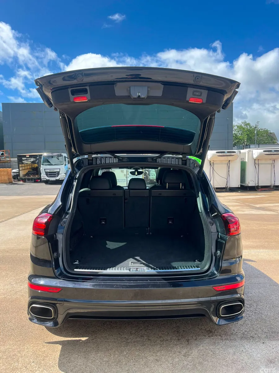 Porsche Cayenne SUV, Diesel, 2016, Black