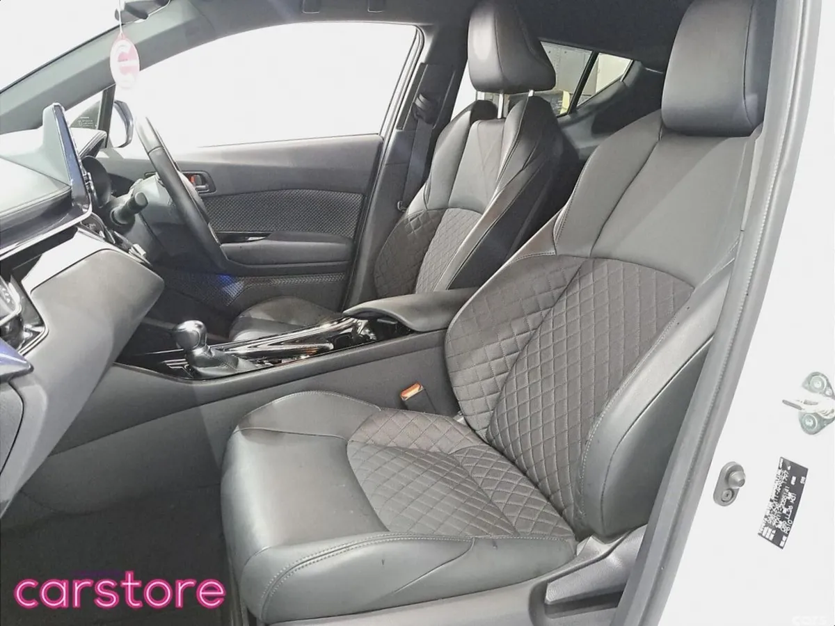 Toyota C-HR SUV, Petrol Hybrid, 2023, White