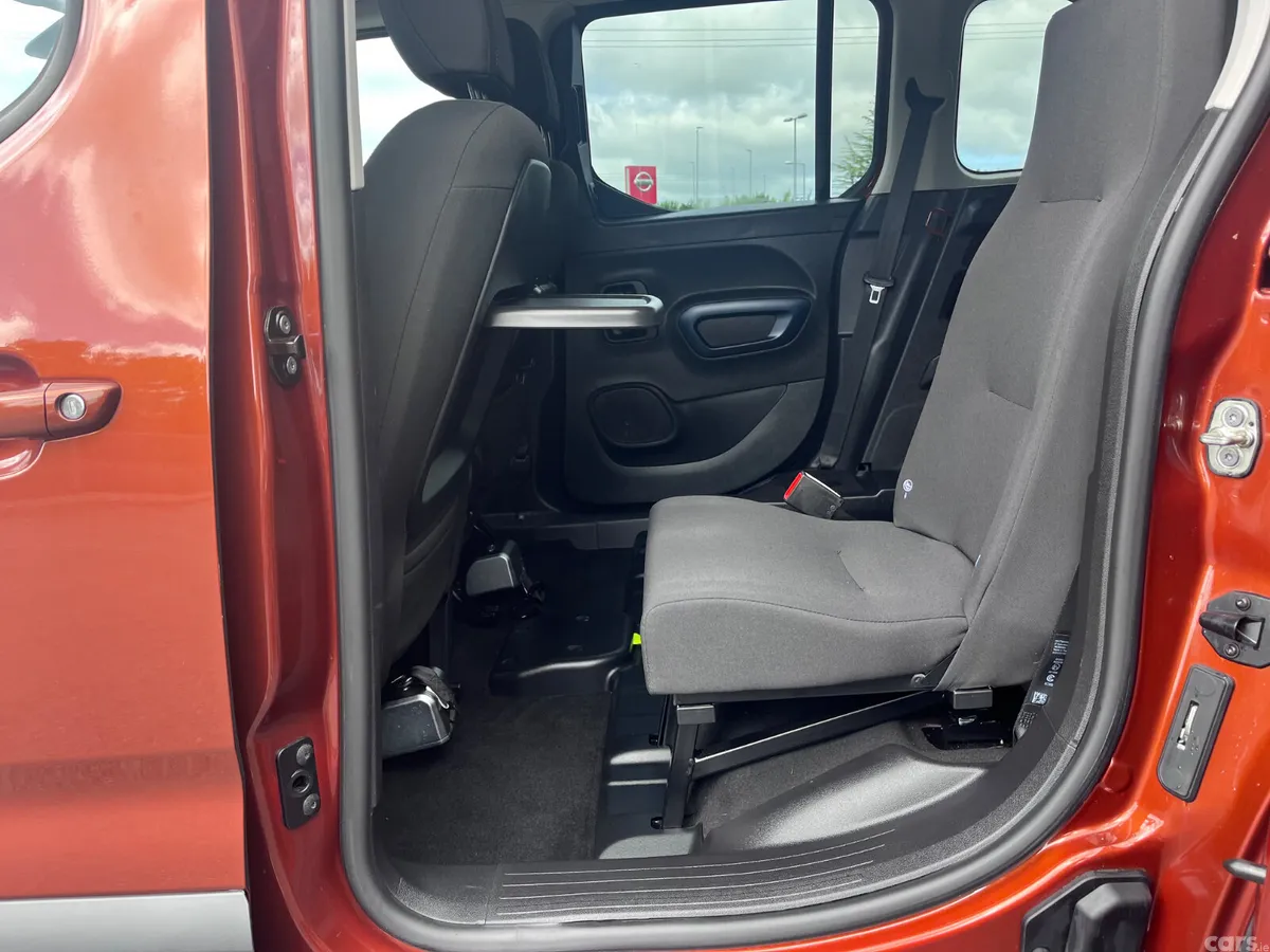 Peugeot Rifter MPV, Diesel, 2021, Orange