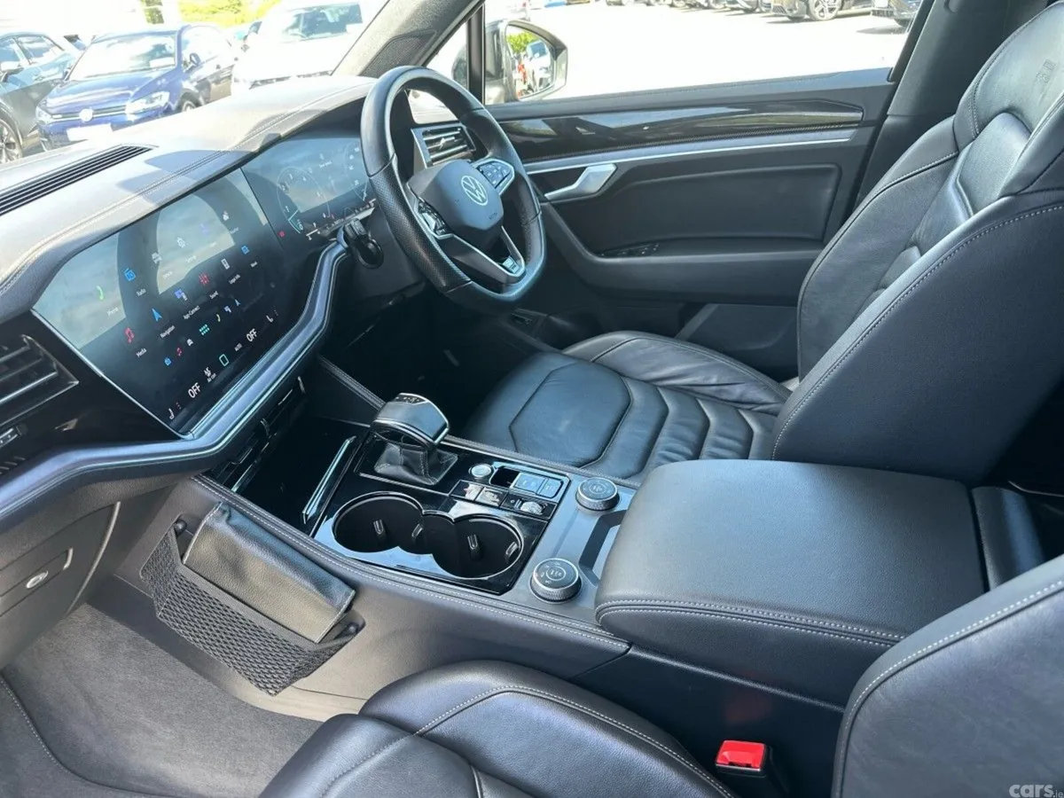 Volkswagen Touareg SUV, Diesel, 2024, Blue