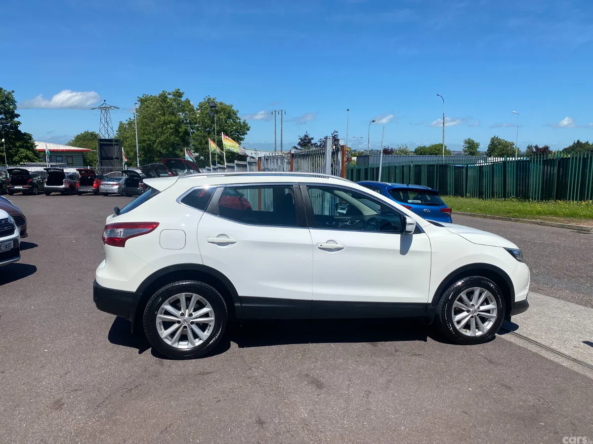 Nissan Qashqai SUV, Diesel, 2017, White