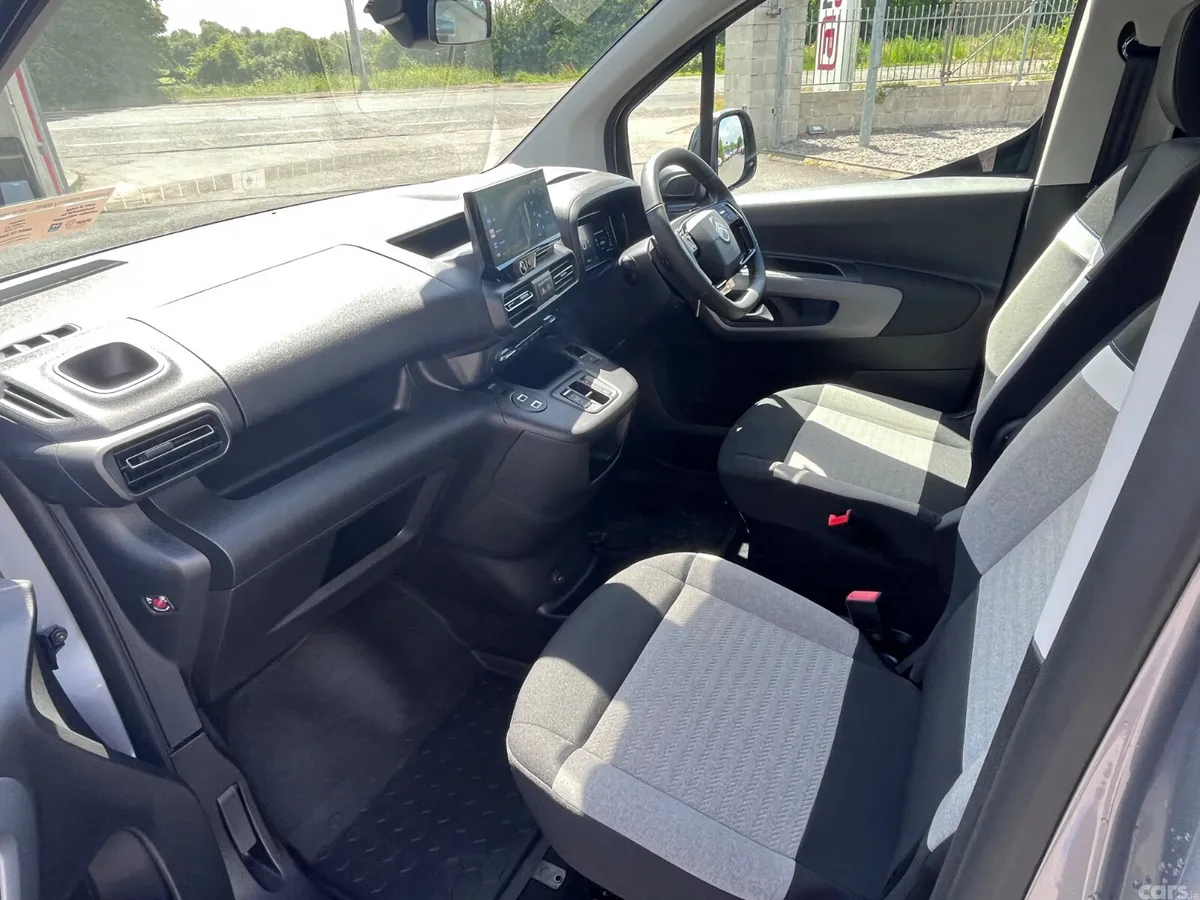 Citroen Berlingo Multispace MPV, Diesel, 2026, Silver