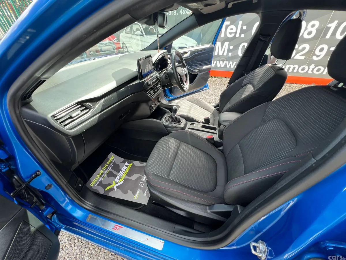 Ford Focus Hatchback, Petrol Hybrid, 2021, Blue