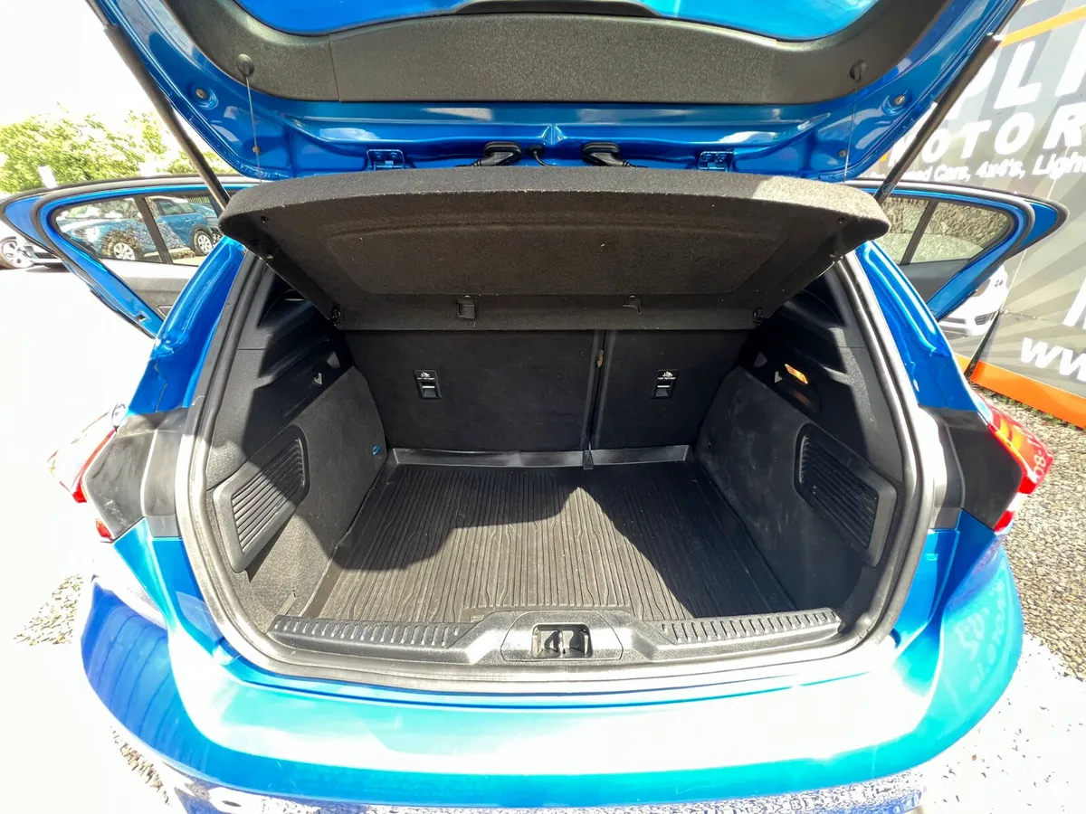 Ford Focus Hatchback, Petrol Hybrid, 2021, Blue