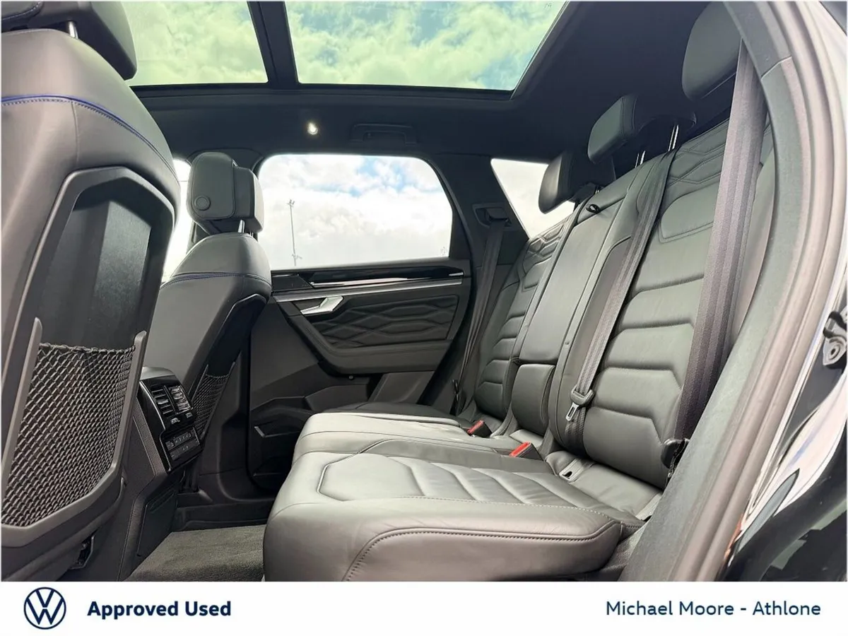 Volkswagen Touareg SUV, Petrol Plug-in Hybrid, 2025, Black