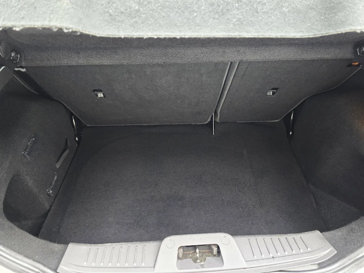 Ford Fiesta Hatchback, Petrol, 2014, Silver
