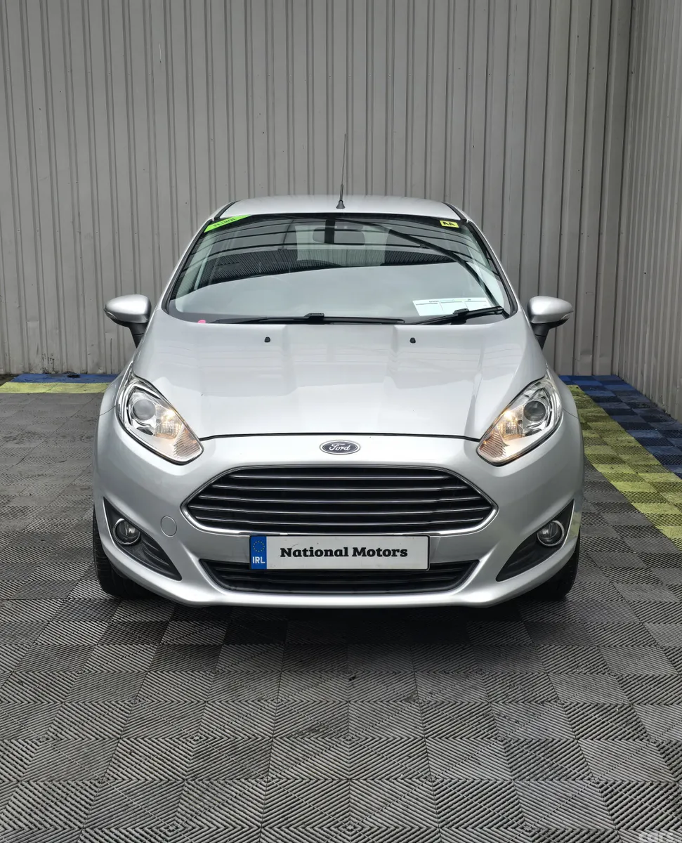 Ford Fiesta Hatchback, Petrol, 2014, Silver