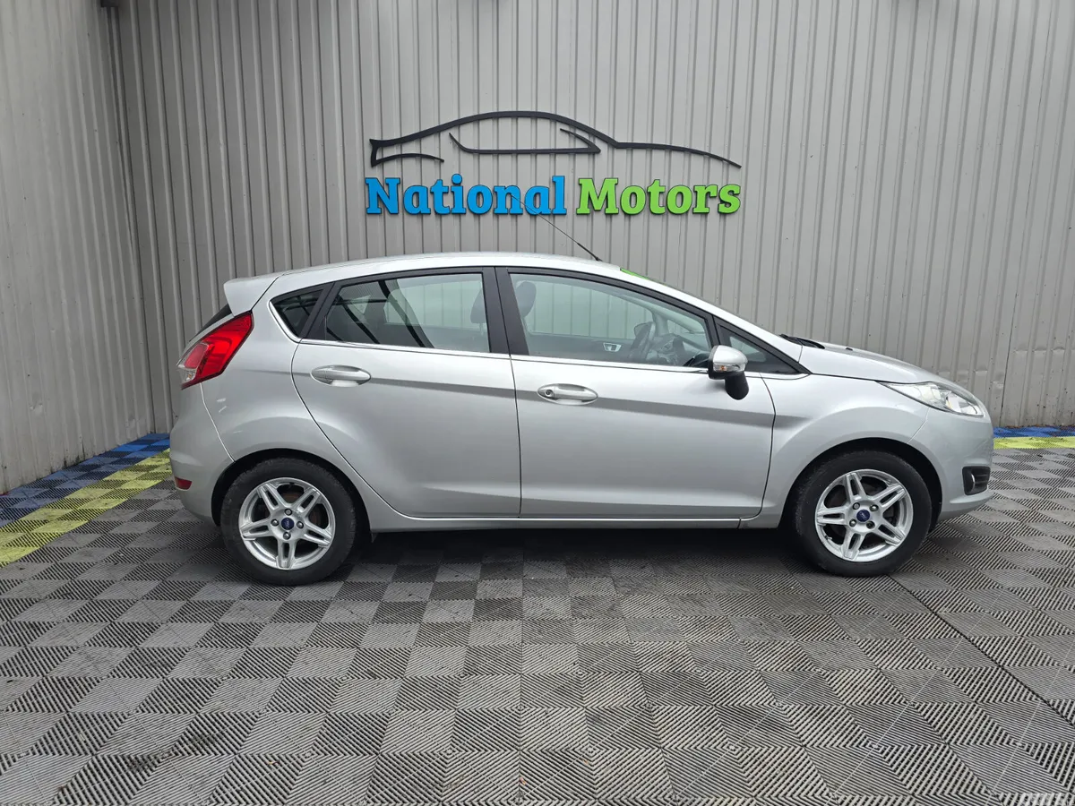Ford Fiesta Hatchback, Petrol, 2014, Silver