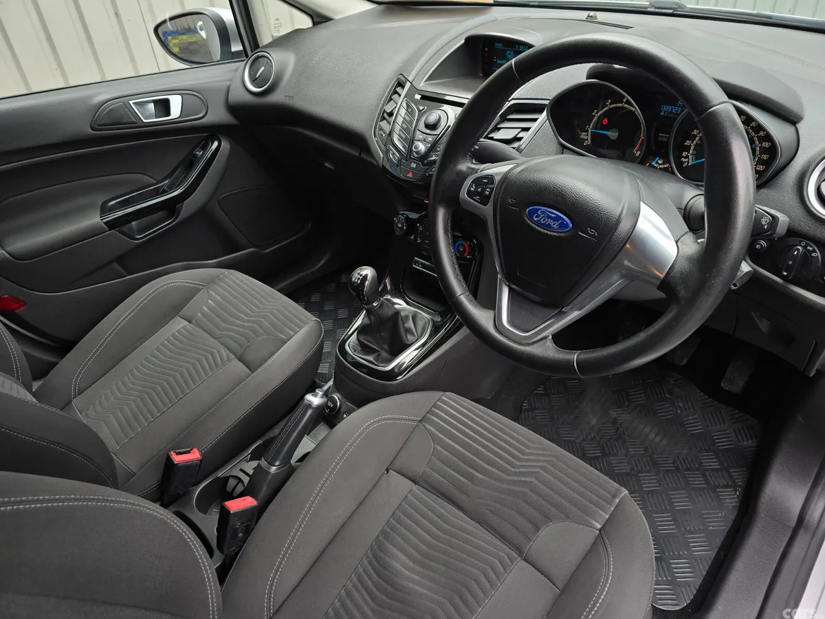 Ford Fiesta Hatchback, Petrol, 2014, Silver