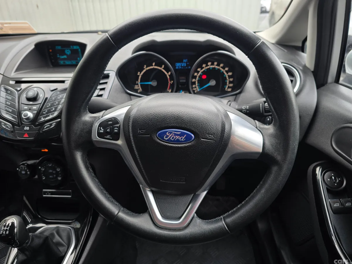 Ford Fiesta Hatchback, Petrol, 2014, Silver