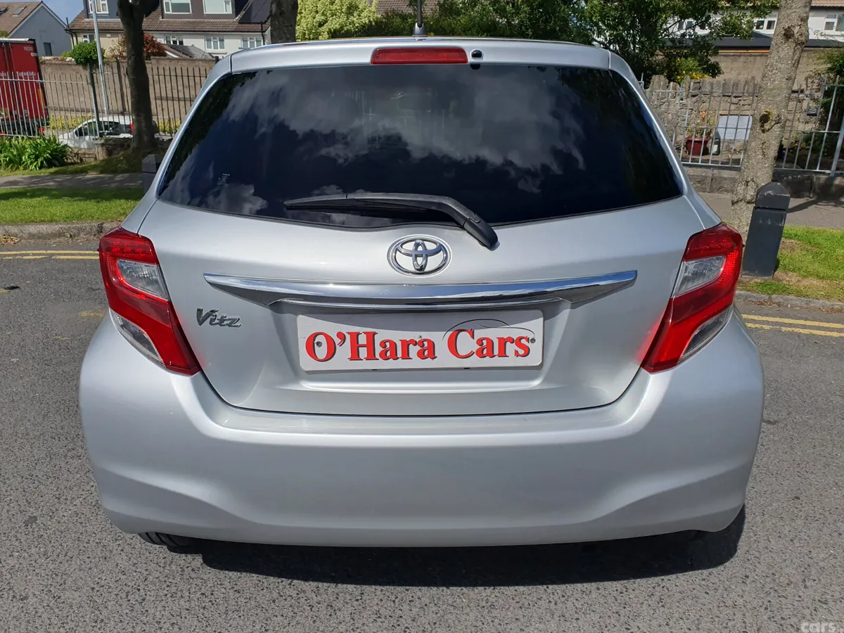 Toyota Yaris Hatchback, Petrol, 2015, Silver