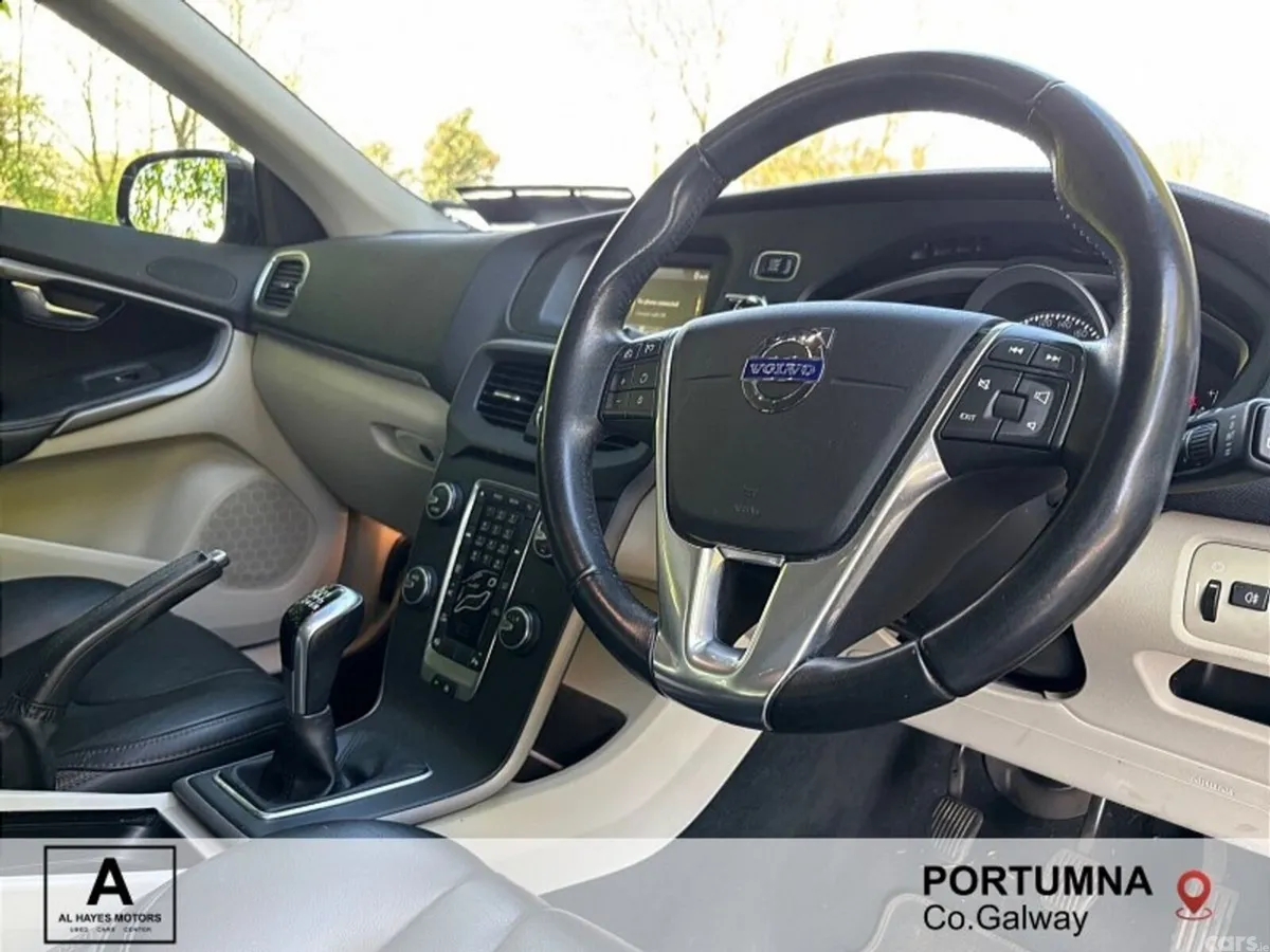 Volvo V40 Hatchback, Diesel, 2016, Black