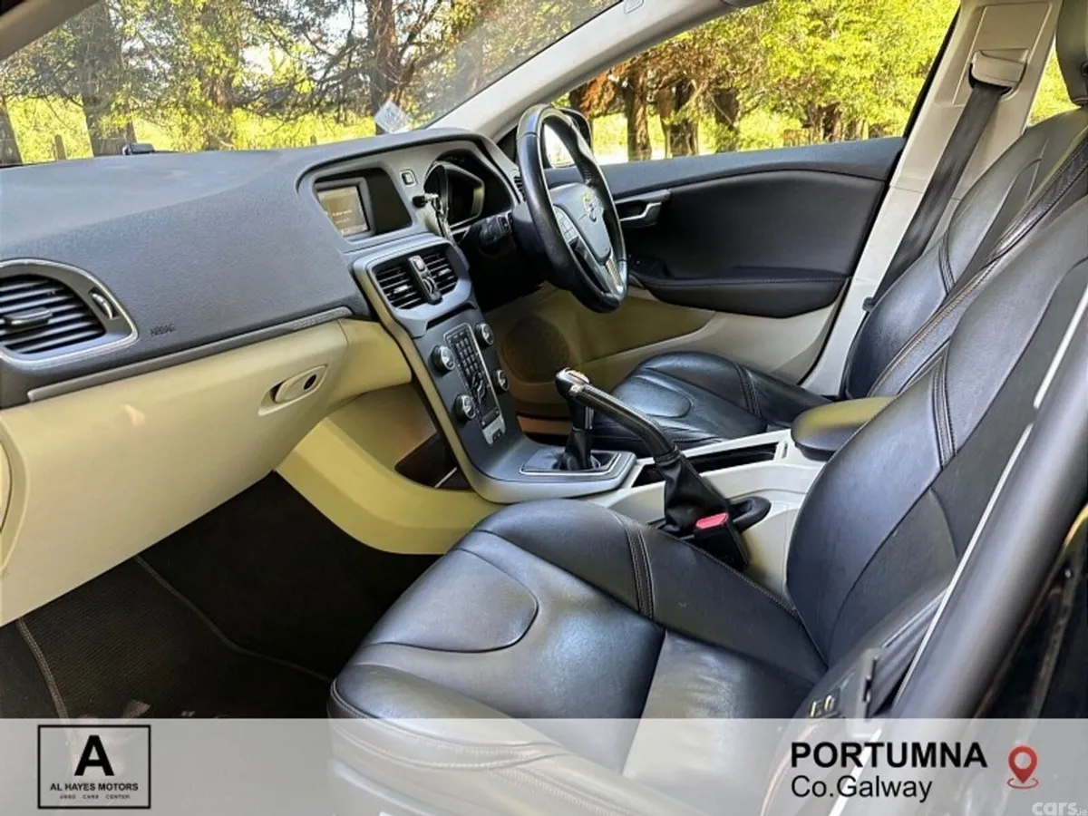 Volvo V40 Hatchback, Diesel, 2016, Black