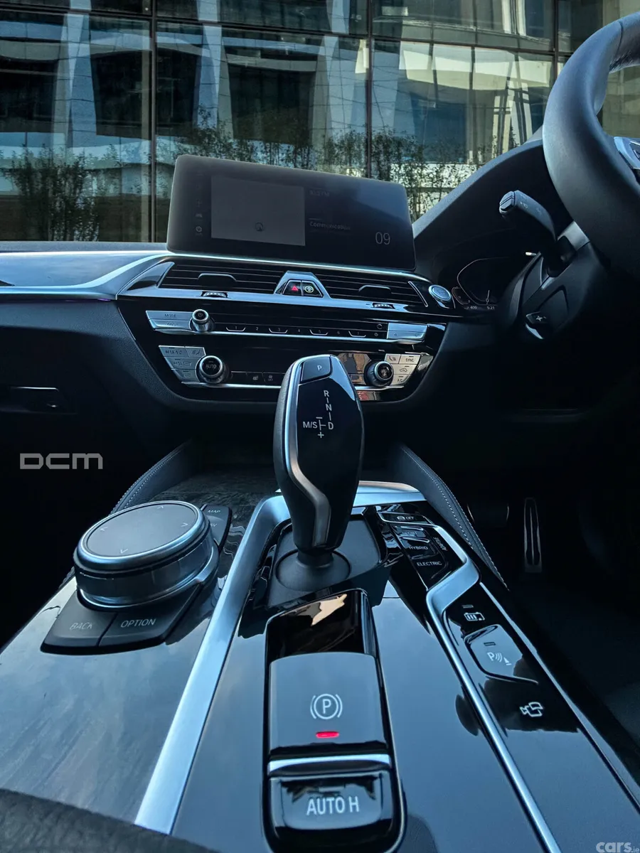 BMW 5-Series Saloon, Petrol Plug-in Hybrid, 2020, White