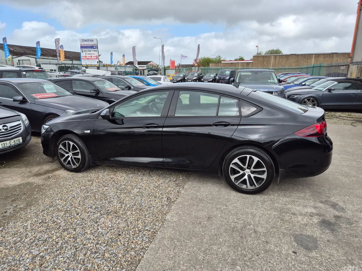 Opel Insignia Hatchback, Diesel, 2022, Black