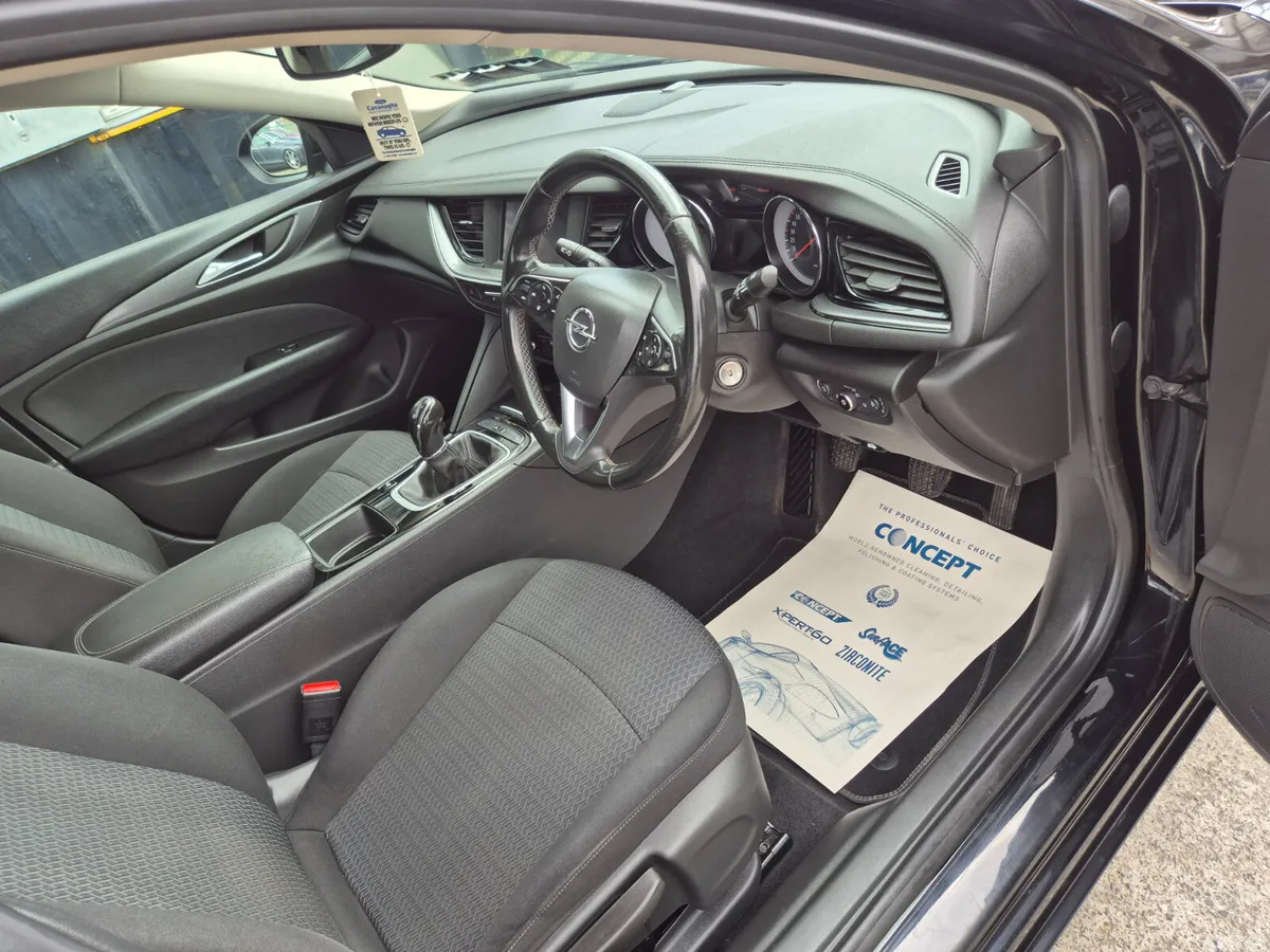 Opel Insignia Hatchback, Diesel, 2022, Black