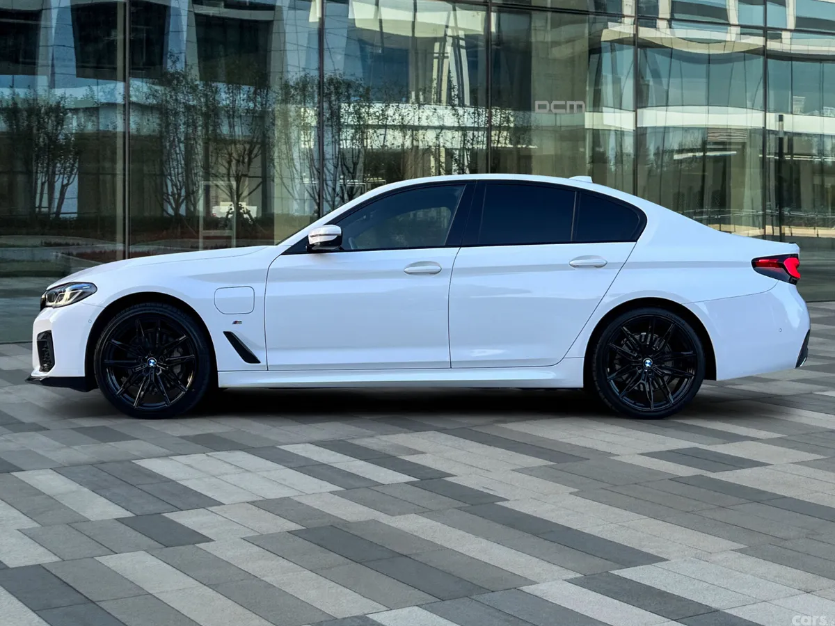 BMW 5-Series Saloon, Petrol Plug-in Hybrid, 2021, White