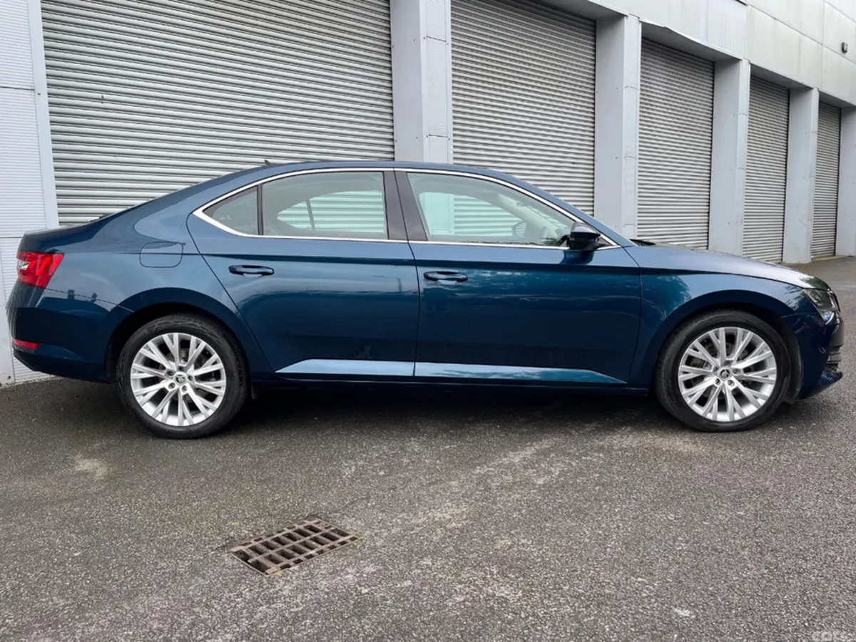 Skoda Superb Hatchback, Diesel, 2024, Blue