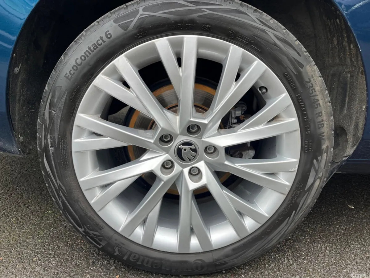 Skoda Superb Hatchback, Diesel, 2024, Blue