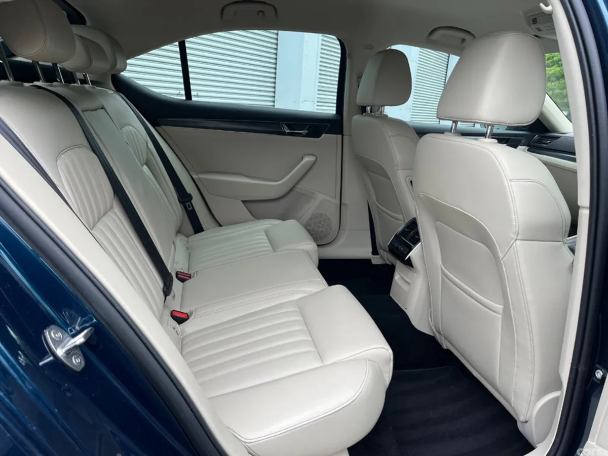 Skoda Superb Hatchback, Diesel, 2024, Blue