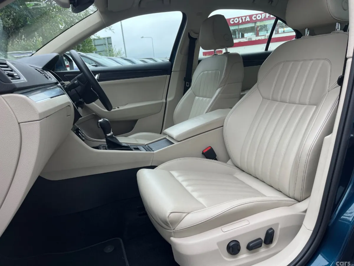Skoda Superb Hatchback, Diesel, 2024, Blue