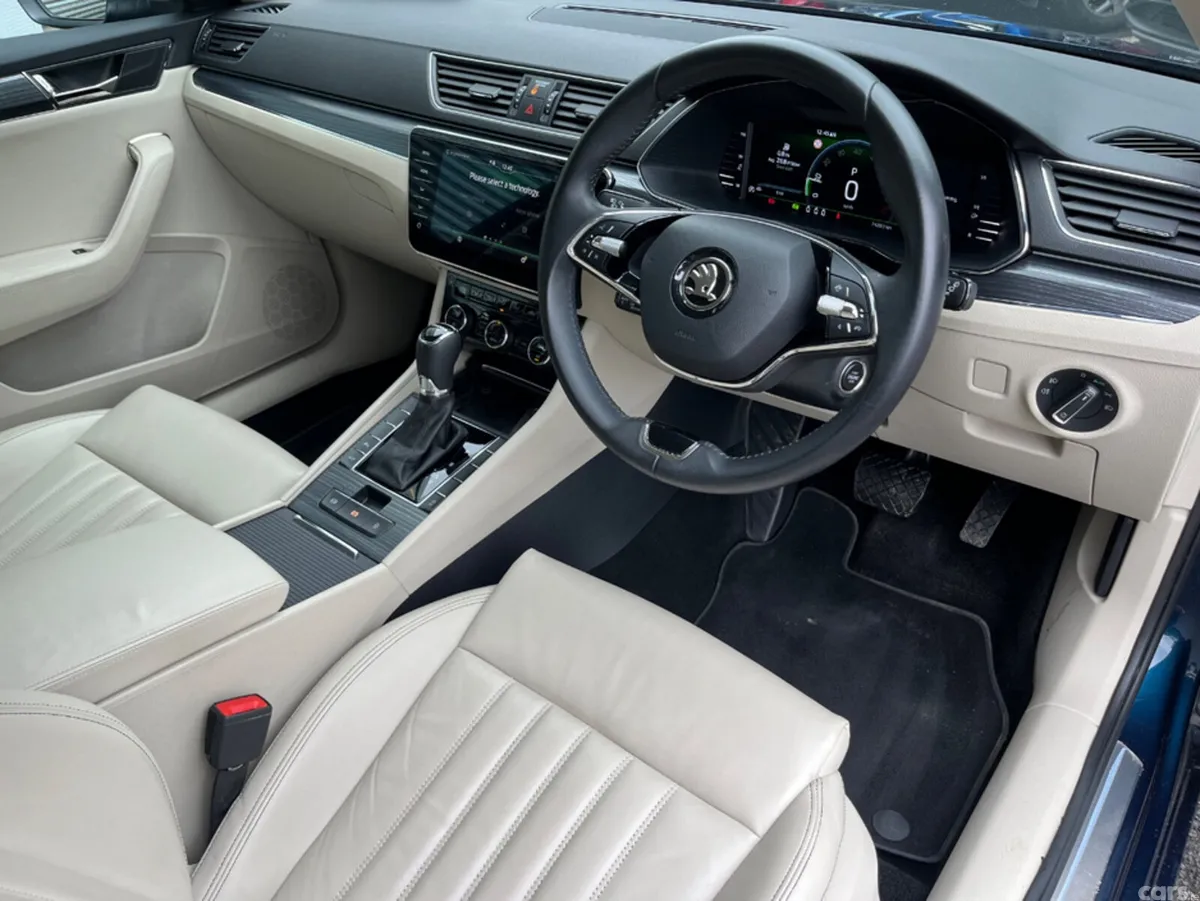 Skoda Superb Hatchback, Diesel, 2024, Blue
