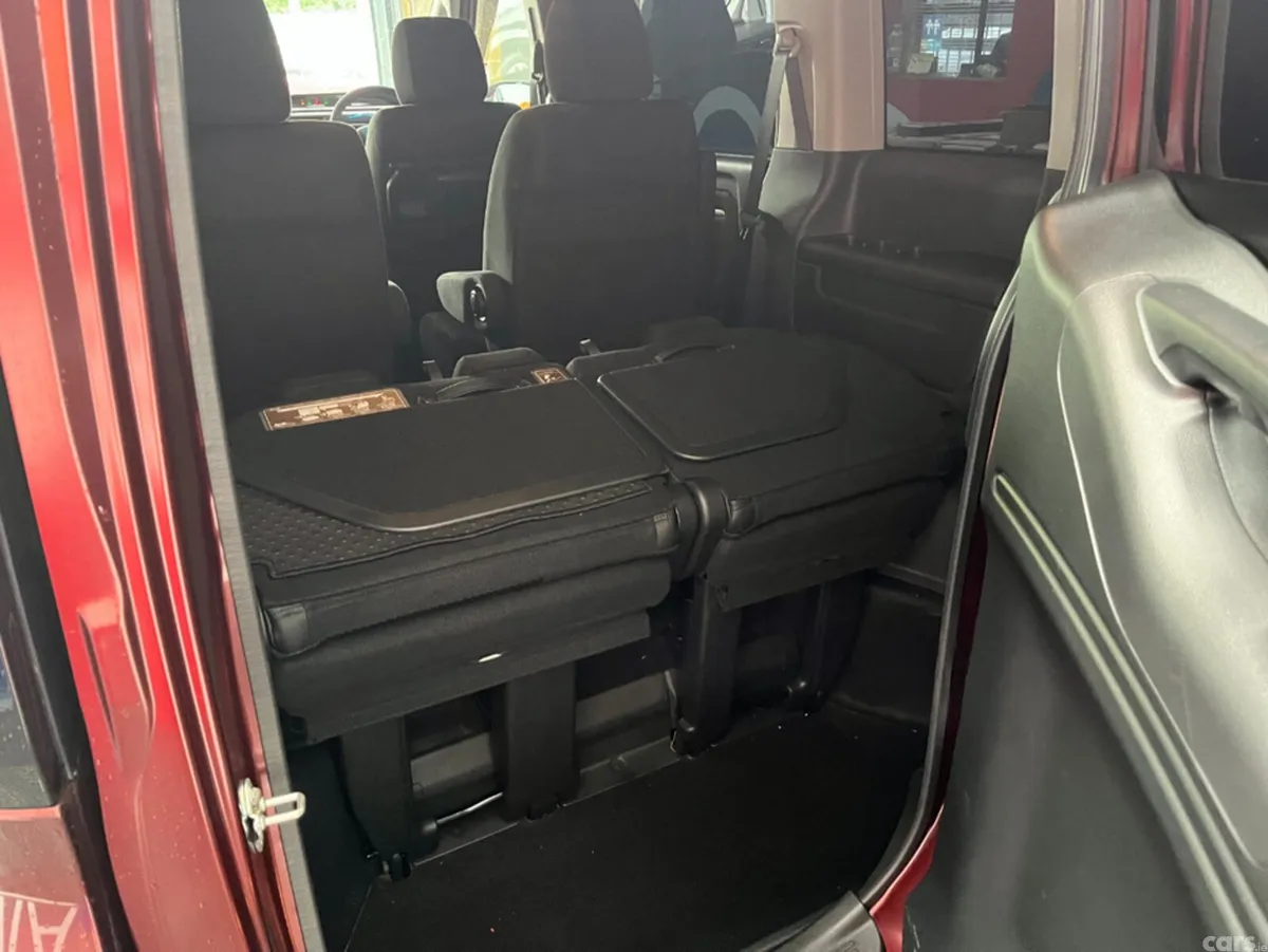 Honda Stepwagon MPV, Petrol Hybrid, 2020, Red