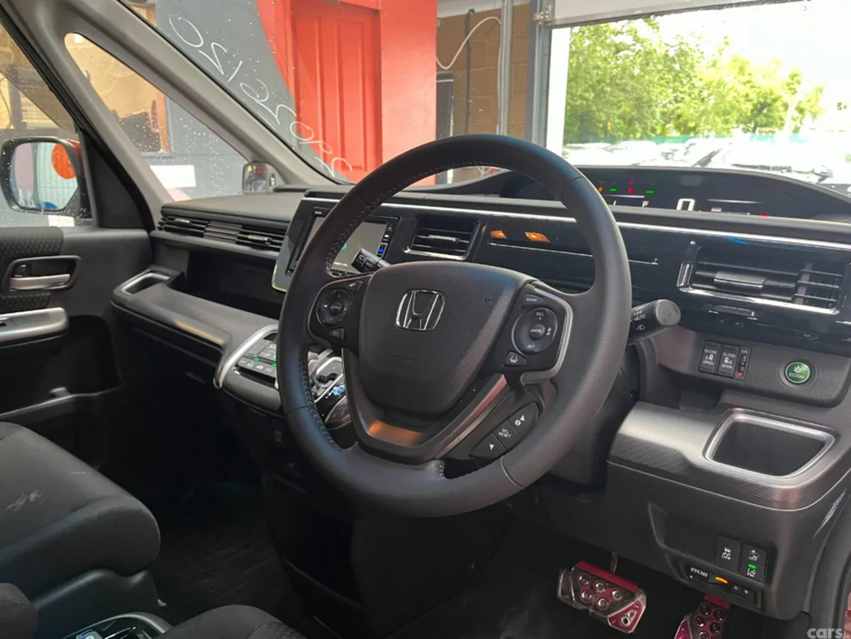 Honda Stepwagon MPV, Petrol Hybrid, 2020, Red