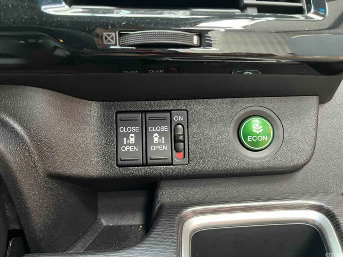 Honda Stepwagon MPV, Petrol Hybrid, 2020, Red