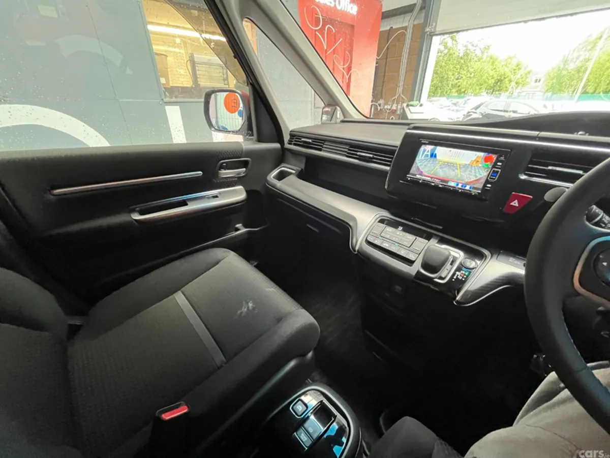Honda Stepwagon MPV, Petrol Hybrid, 2020, Red